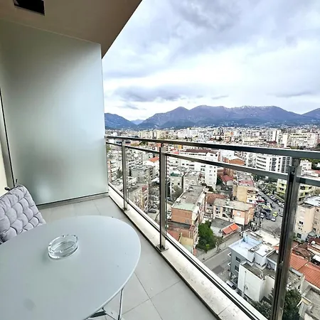 Elegance Golden Tower Skyview -12th Floor Balcony ティラナ